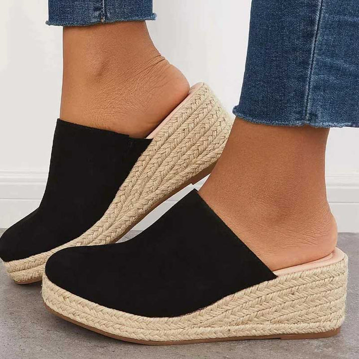 Elegant women's comfort sandals, providing essential arch support & orthopedic benefits for casual & dressy looks.