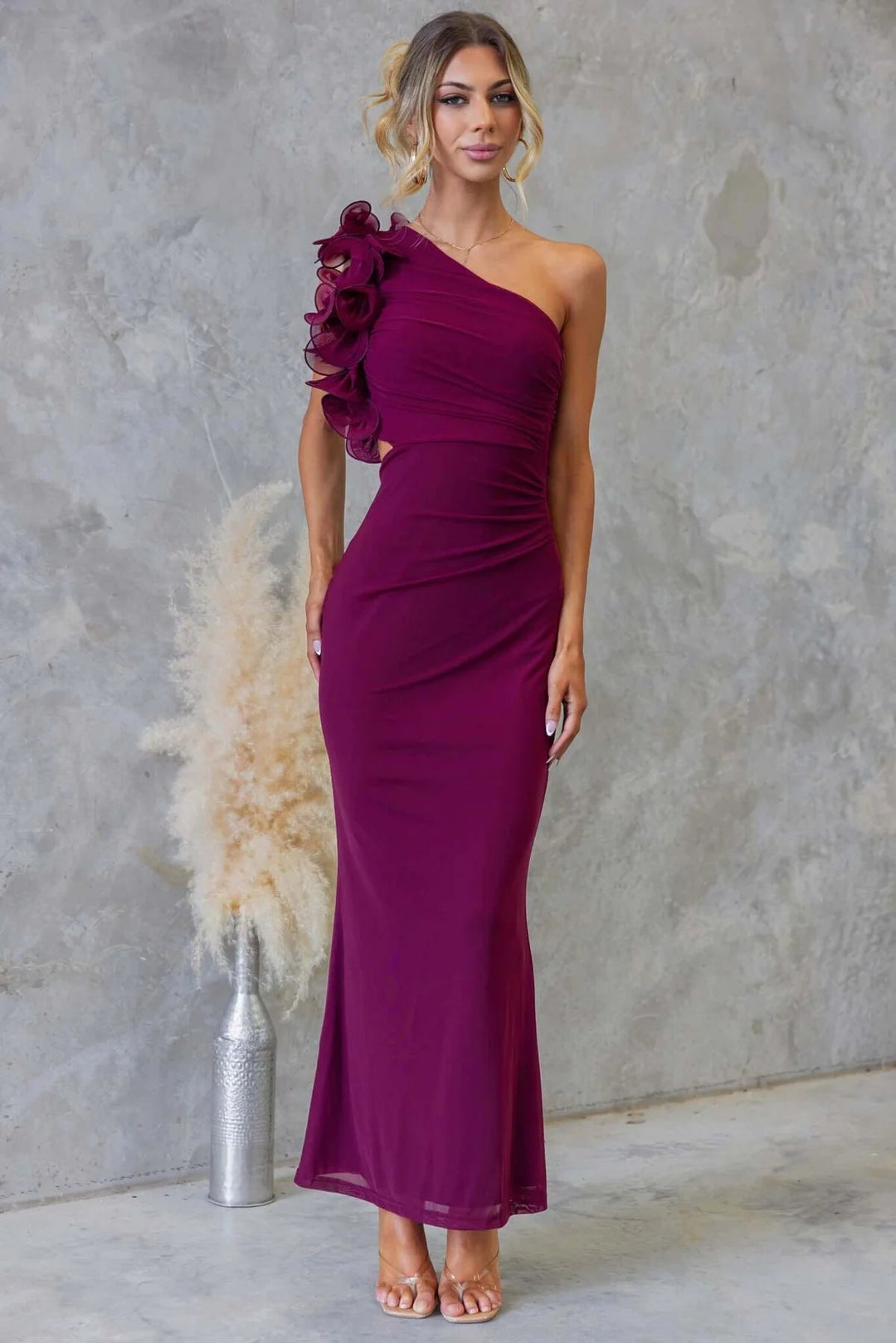 Beautiful women's party dress: a chic one-shoulder ruffle maxi, elegant for special occasions.