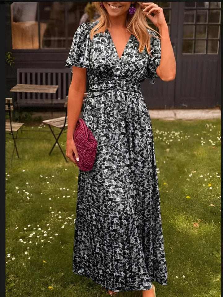 Versatile women's floral pleated V-neck maxi dress, suitable for summer, cocktails & special occasions.
