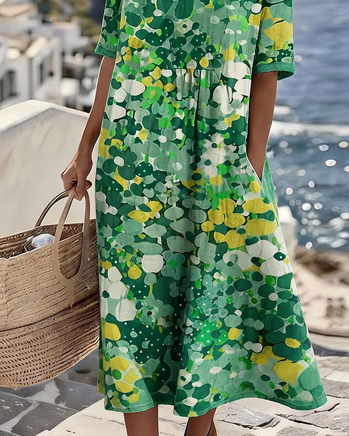 Feminine short-sleeve midi dress, featuring a sophisticated floral print and gathered waist.