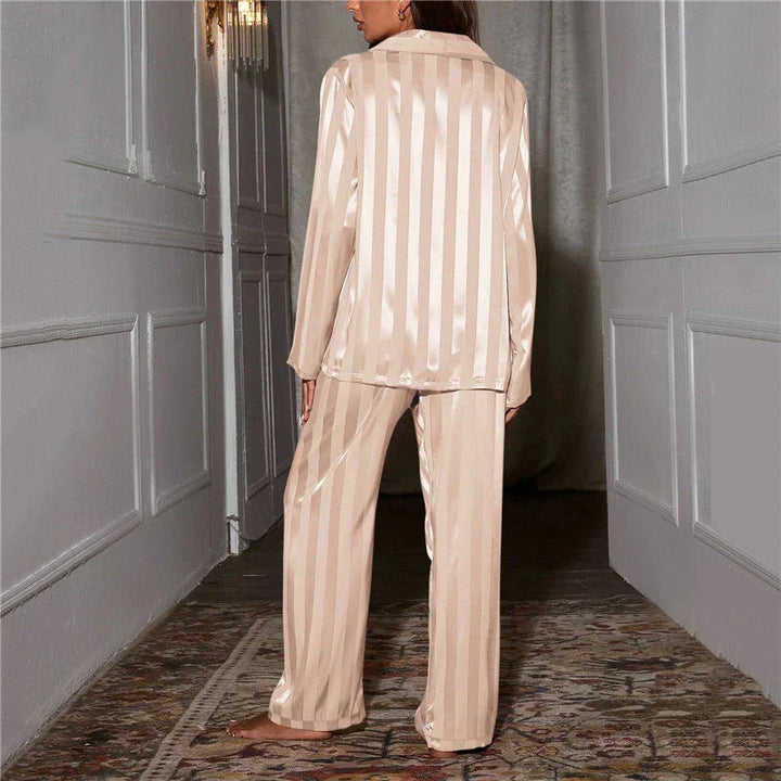 Soft Emilia pyjama set for women, luxurious two-piece loungewear and comfortable sleepwear.