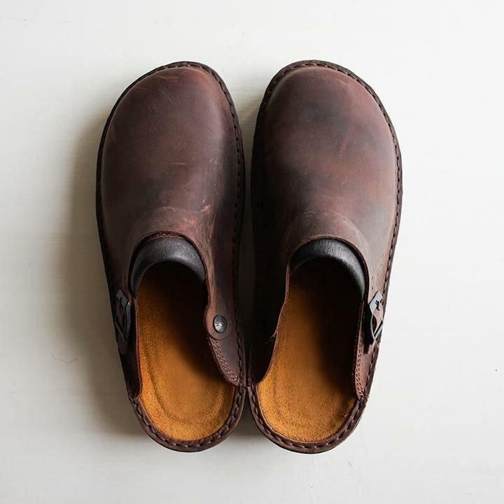 Men's orthopedic comfort slippers with arch support for daily wear. Ideal supportive indoor/outdoor footwear.