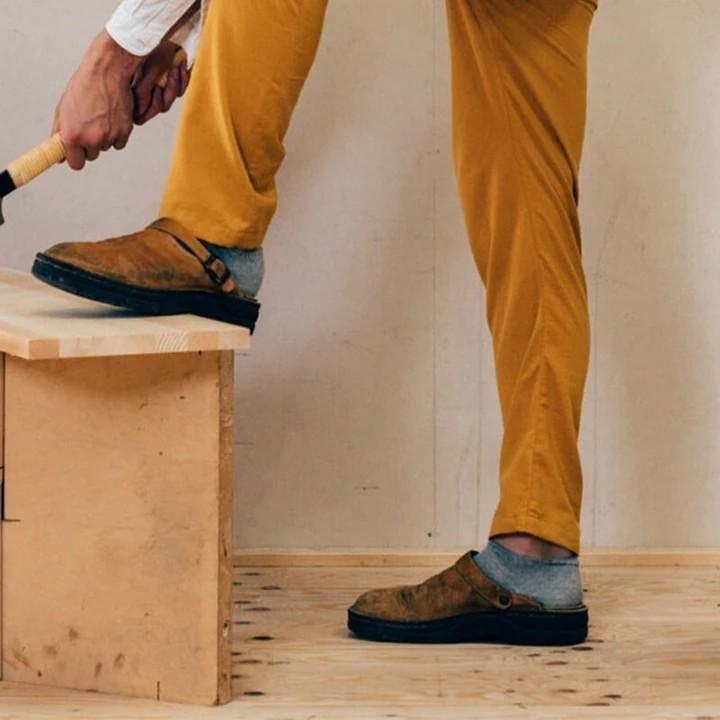 Men's orthopedic slippers with arch support, cushioned & breathable for daily comfort and supportive indoor/outdoor wear.