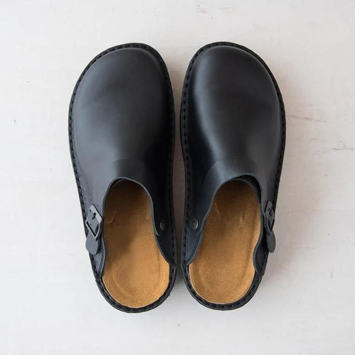 Comfortable men's orthopedic indoor/outdoor slippers, offering arch support & breathability for daily wear.