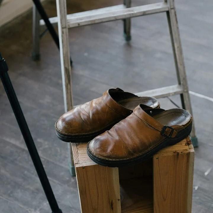 Comfortable & breathable men's orthopedic slippers with arch support, perfect for daily indoor/outdoor wear.