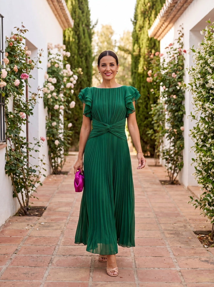Flowing women's pleated maxi dress with elegant ruffle sleeves, suitable for special occasions and summer parties.