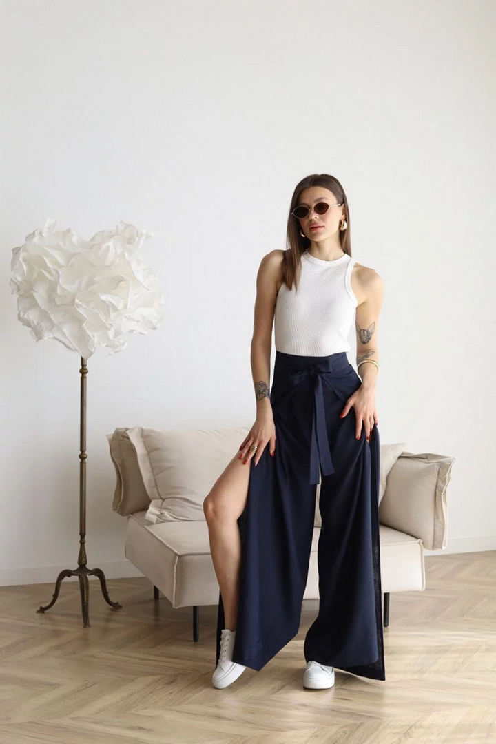 Comfortable women's wide-leg pants with an elegant tie waist. Ideal for everyday casual chic fashion.