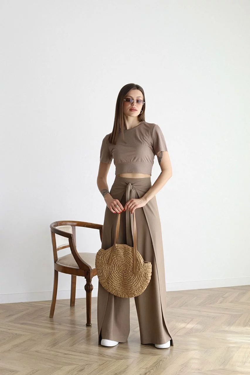 Flowy wide-leg pants for women, showcasing an elegant silhouette, high waist, and comfortable tie detail.