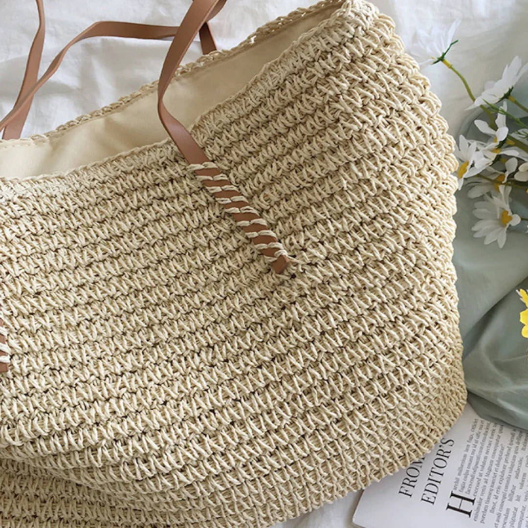 Versatile women's large capacity shoulder bag, perfect for work or leisure, stylish design.