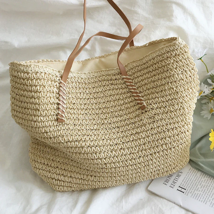 Sturdy women's shoulder bag, spacious interior, stylish woven pattern for a chic look.