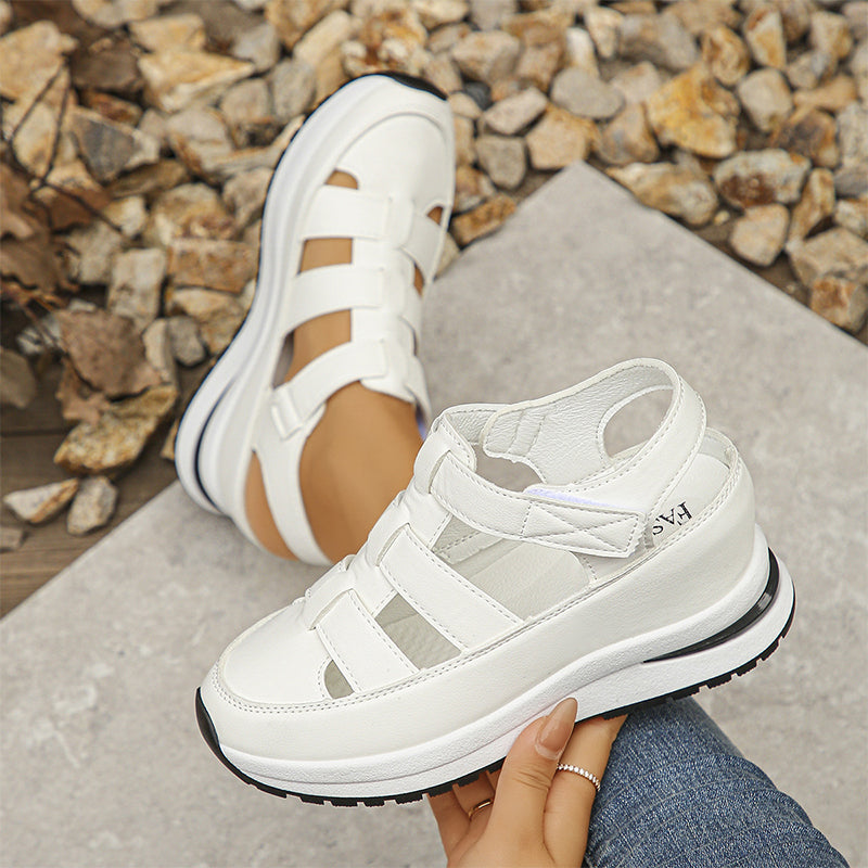 Adjustable women's closed-toe sandals, breathable and comfortable, ideal for casual summer outings.