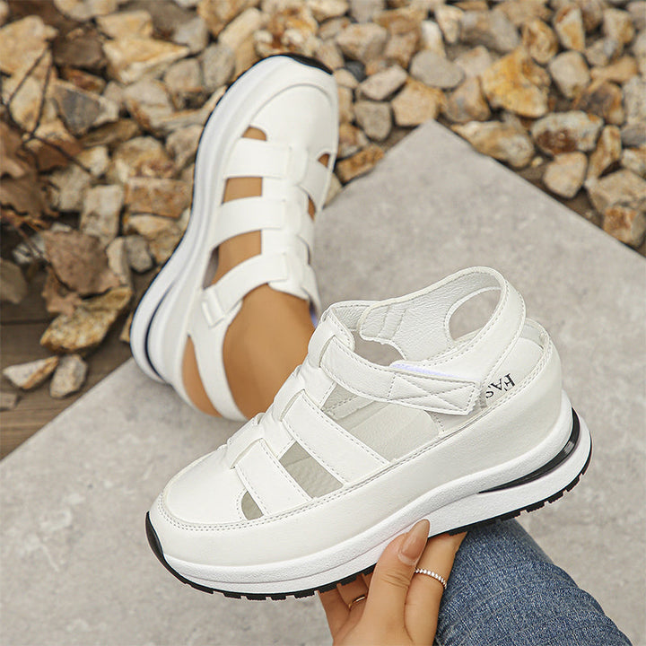 Adjustable women's closed-toe sandals, breathable and comfortable, ideal for casual summer outings.