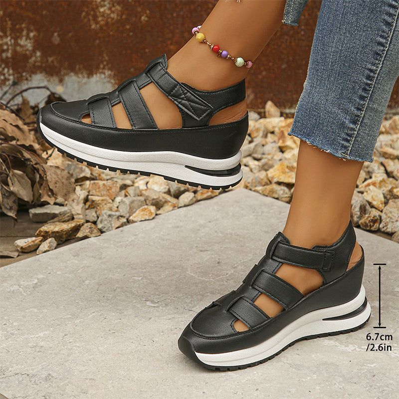 Women's closed-toe breathable sandals, perfect for active outdoor lifestyles, offering comfort and protection.