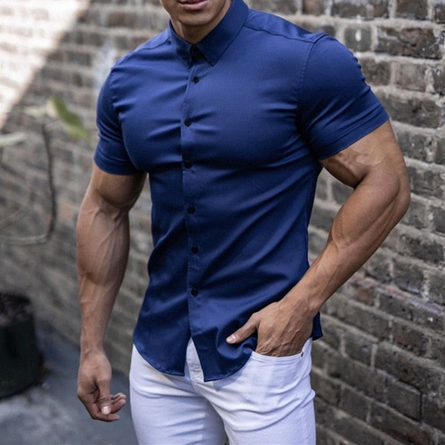 LeoFit men's short sleeve stretch muscle shirt, a comfortable casual top for summer, enhancing an athletic physique.