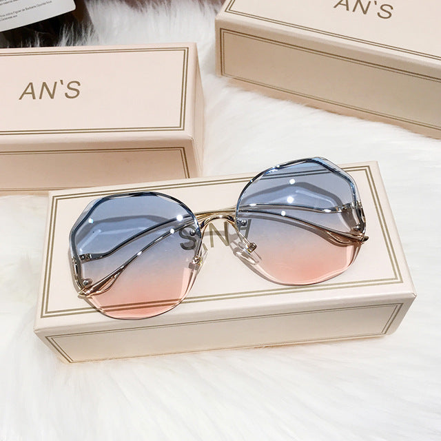 Chic women's boho ombre sunglasses with UV protection. Trendy gradient lenses for stylish eye protection.