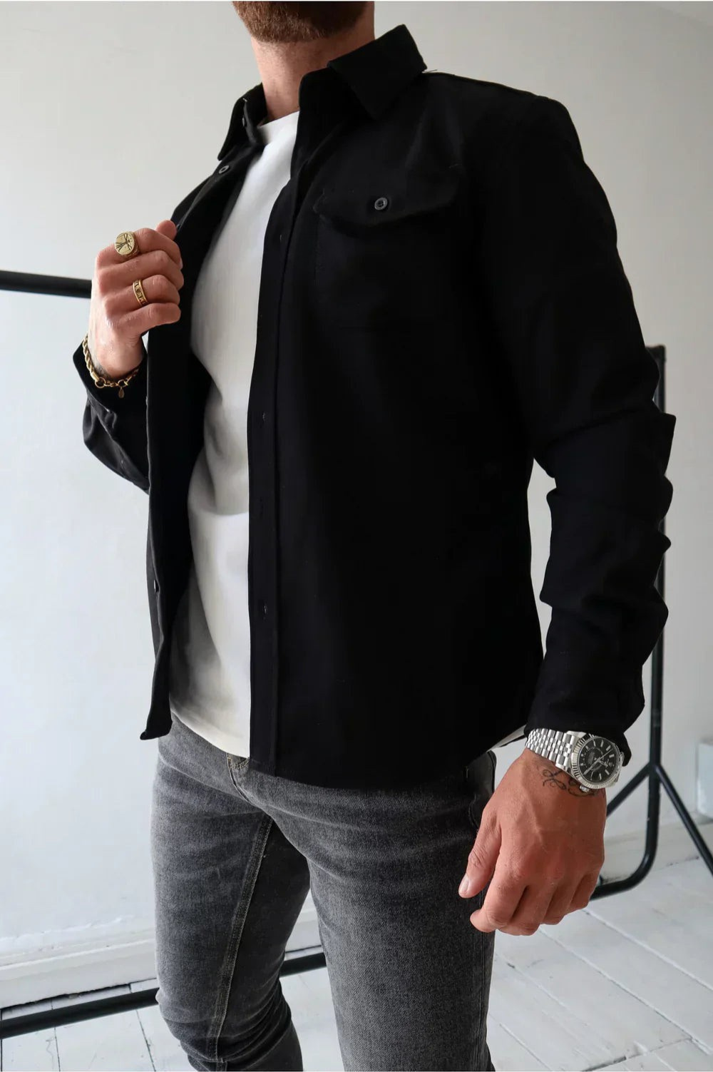 Premium men's casual overshirt. Versatile long-sleeve shirt for smart casual outfits and effortless layering.