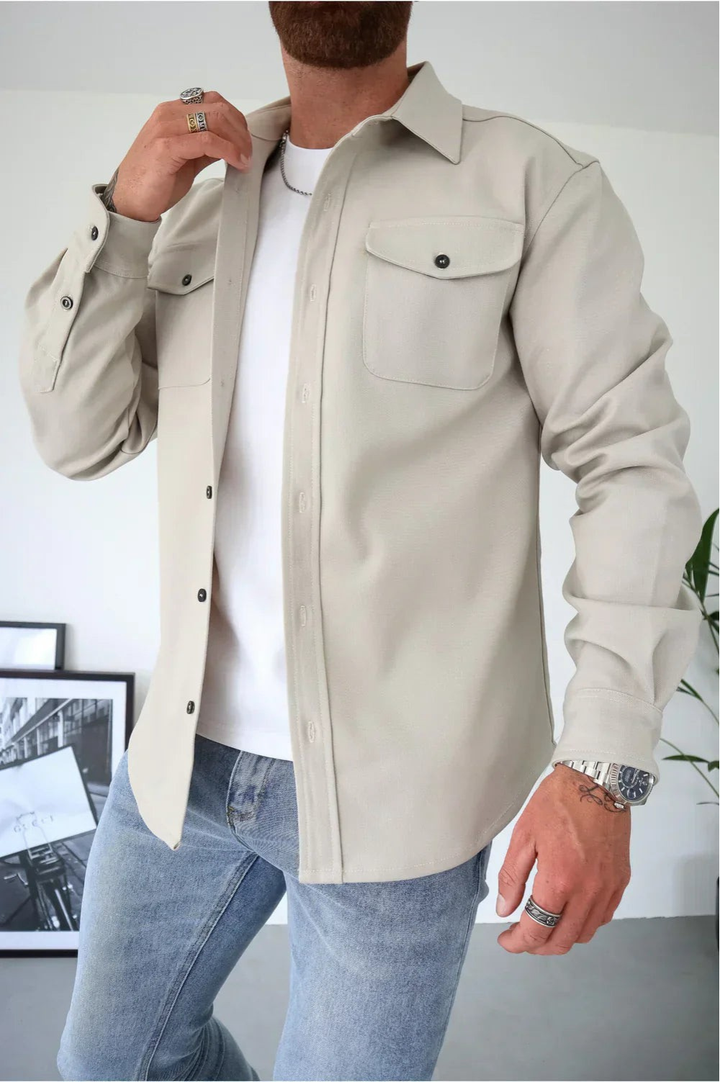 Smart casual men's shirt: durable overshirt. This long-sleeve button-up is ideal for stylish layering.