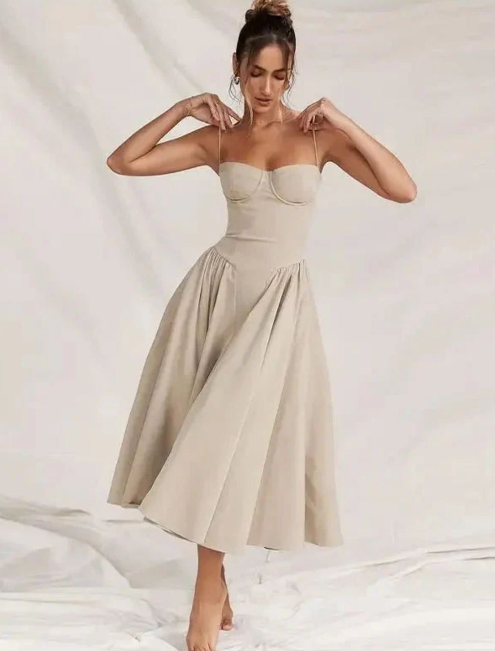 Women's stylish V-neck casual summer dress, perfect for a comfortable and elegant look.