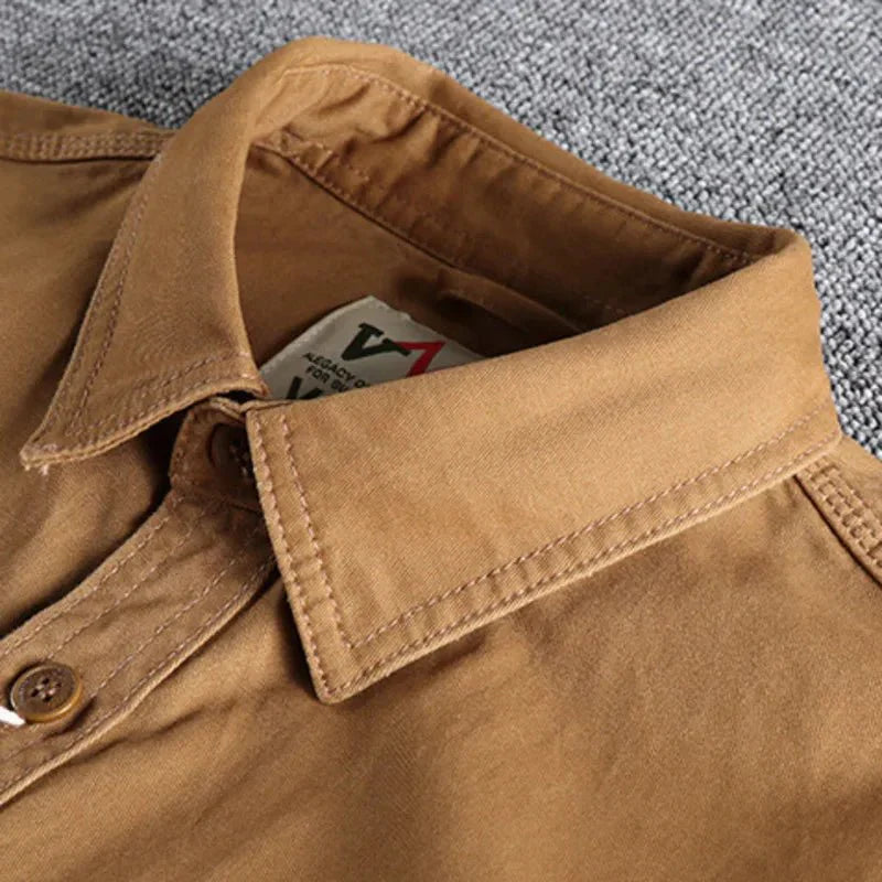 Stylish men's utility shirt, a comfortable long-sleeve top designed for everyday fashion.