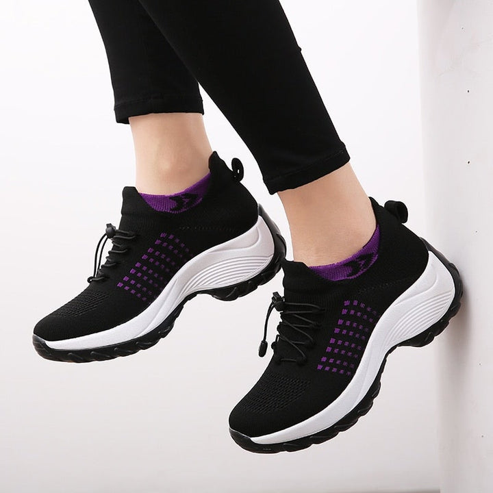 Everyday comfort meets orthopedic design in these women's shoes.