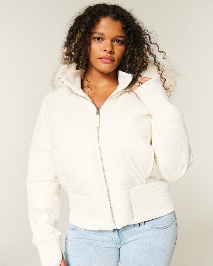 Stylish women's cropped quilted winter jacket with a removable hood, perfect for cold weather.