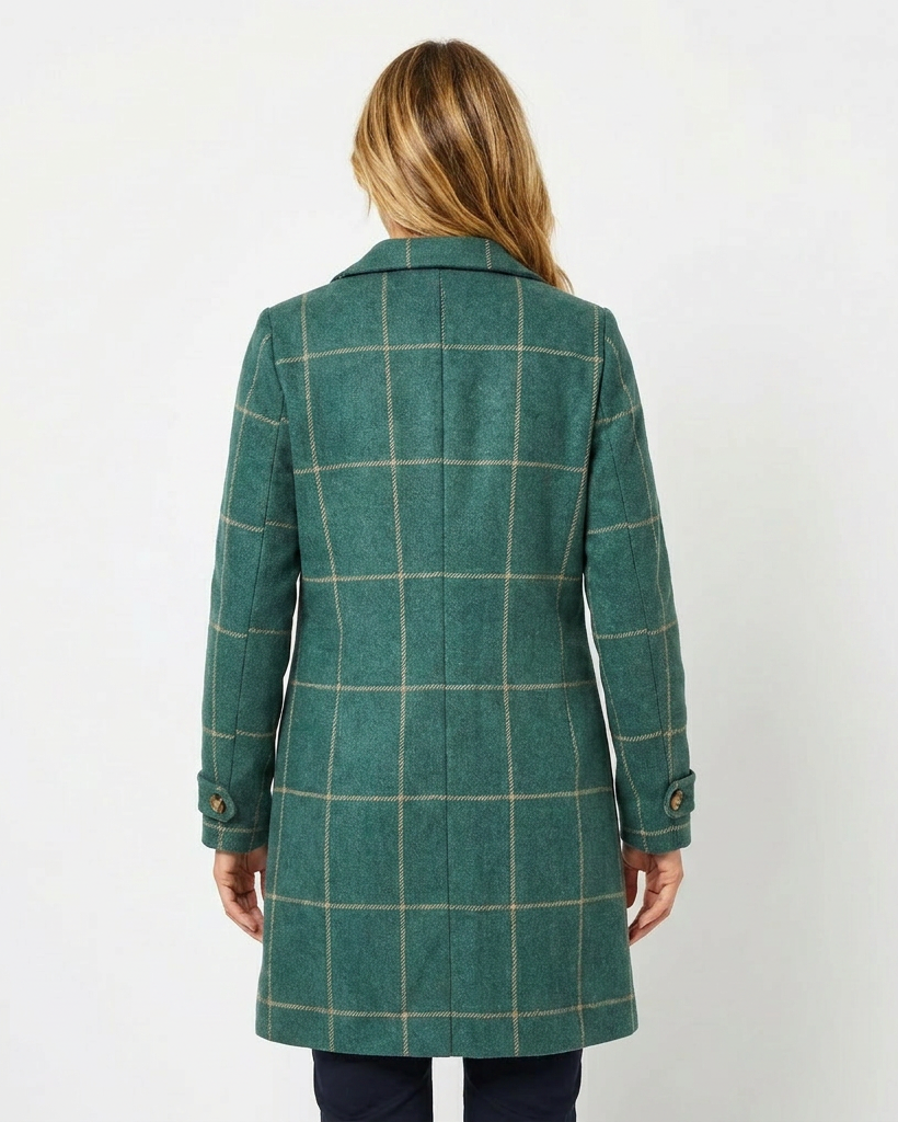 Elegant long checkered trench coat for women, featuring a sharp lapel. A versatile and fashionable outerwear piece.