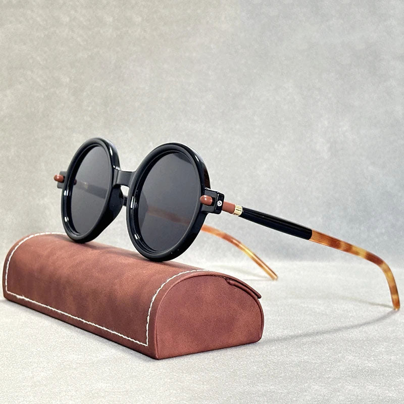 Elegant unisex round sunglasses with dark tinted lenses, embodying vintage fashion.