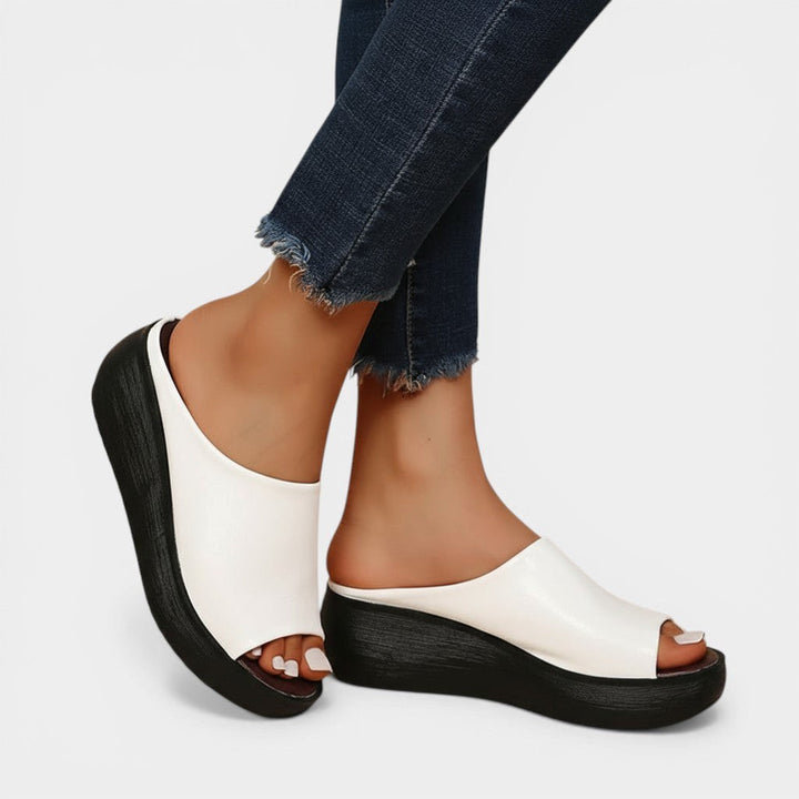 Tahnee women's orthopaedic slip-on sandals, ideal for everyday comfort and arch support.