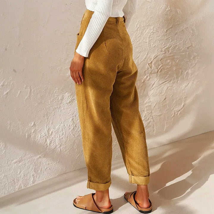 Flowy women's wide-leg pleated pants with high waist, offering a relaxed fit for modern style.