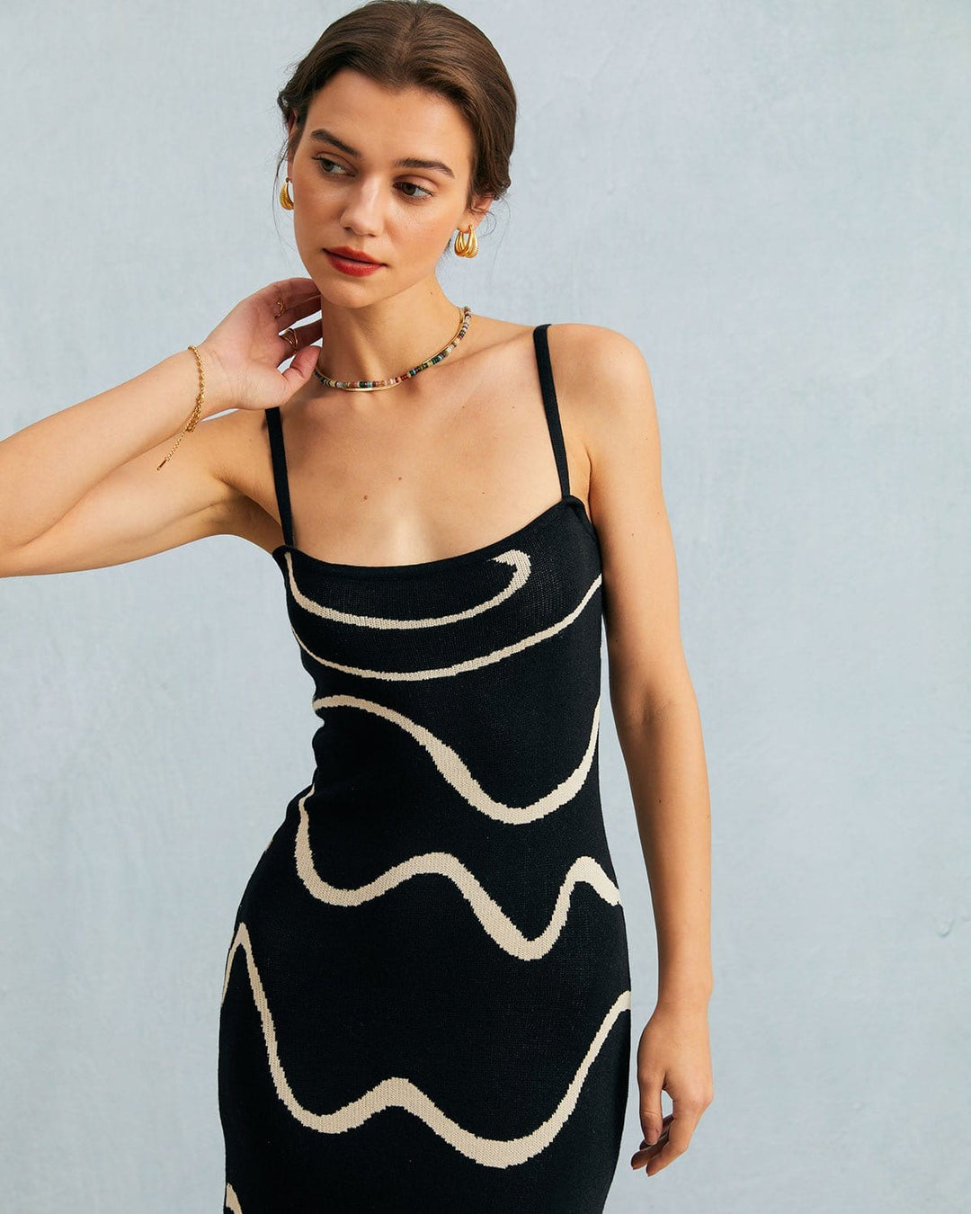 Elegant women's bodycon mermaid midi dress, figure-flattering for parties and evening events.
