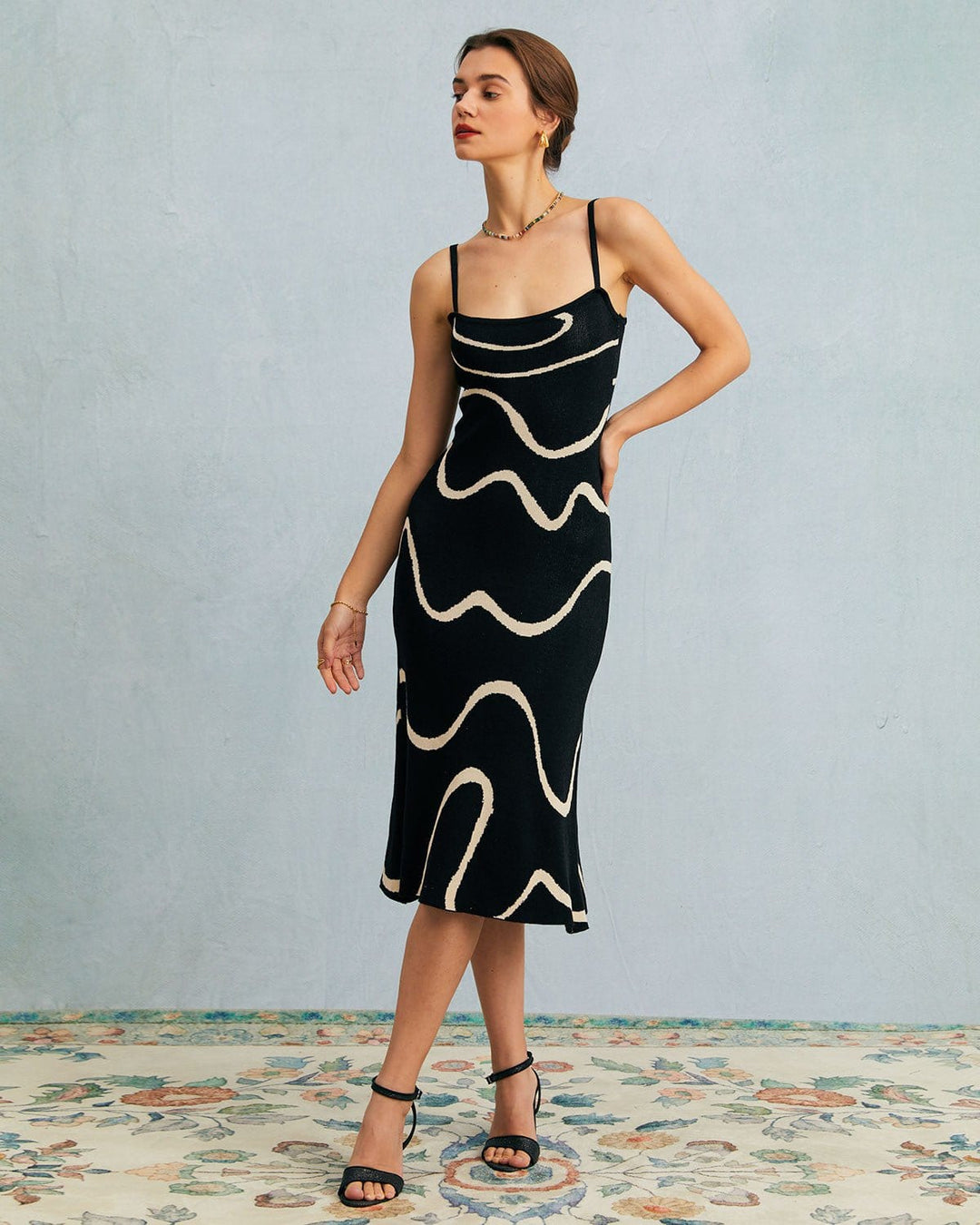 Figure-flattering women's elegant bodycon mermaid midi dress, perfect for chic evening wear.