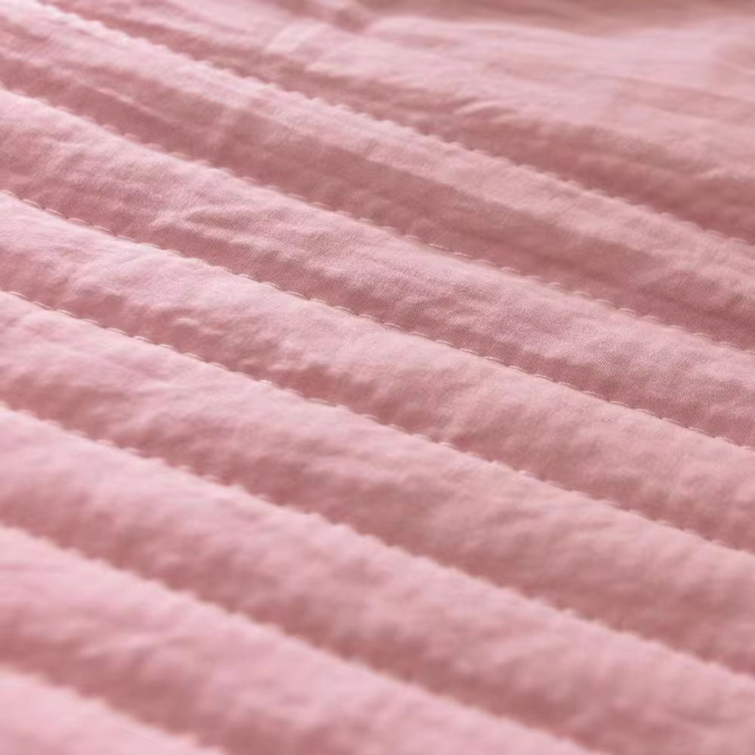 Innovative sleep aid: an ultra-cooling comfort blanket designed to alleviate night sweats & provide summer heat relief.