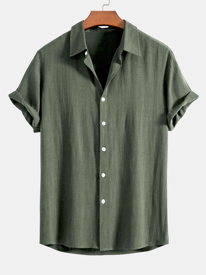 Modern men's short sleeve shirt in a relaxed fit, featuring a polished finish for versatile everyday wear.