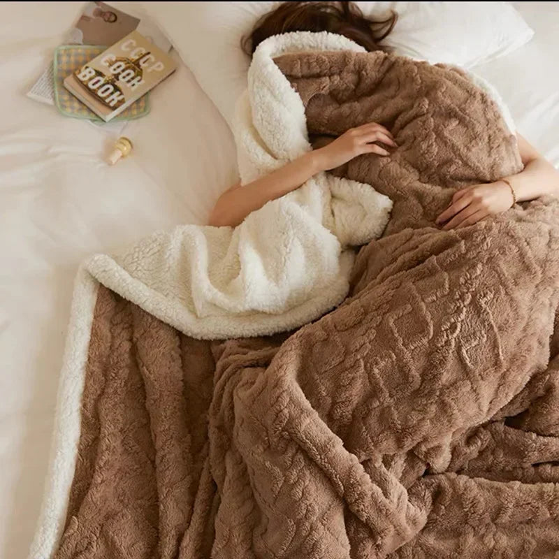 Luxury lambswool & fleece throw blanket, supremely soft and comfortable for ultimate winter warmth.
