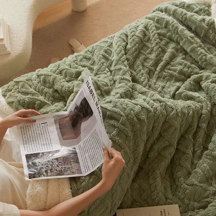 Insulated winter lambswool & fleece blanket, perfect for cozy warmth in any bedroom setting.