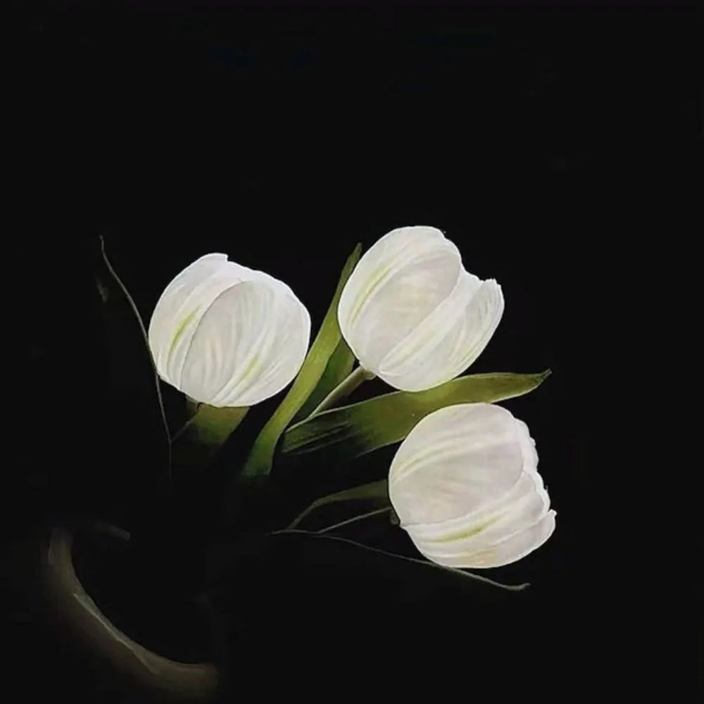 Gift idea: a charming Tulip LED night light, perfect for floral decor and warm light.