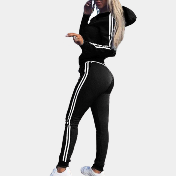 Stylish women's Sienna jogging set, featuring a cozy hoodie and matching comfy pants. Ideal loungewear.