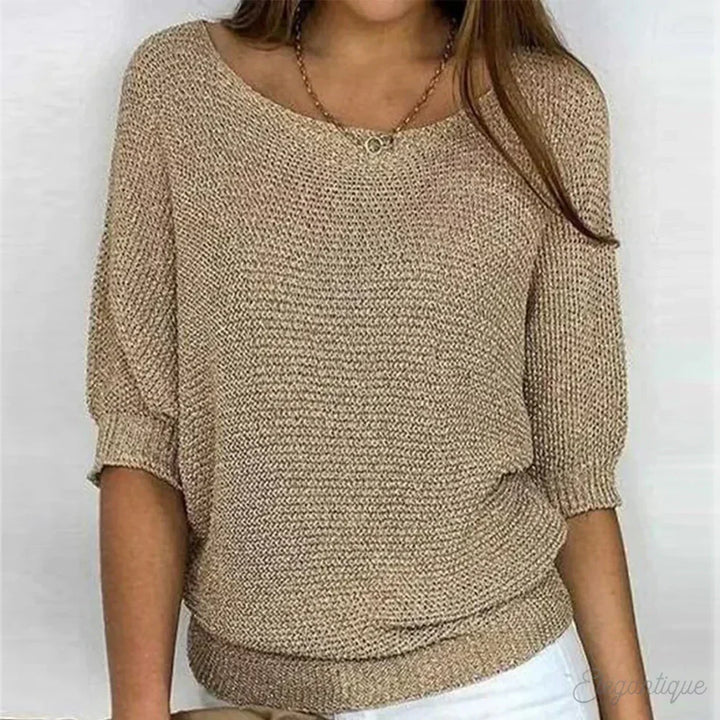 Elegant women's textured sweater in a cozy knit. Perfect for autumn casual wear or everyday comfort.