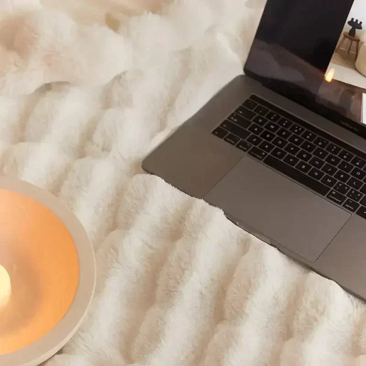 A cozy essential: this soft faux fur blanket for ultimate relaxation