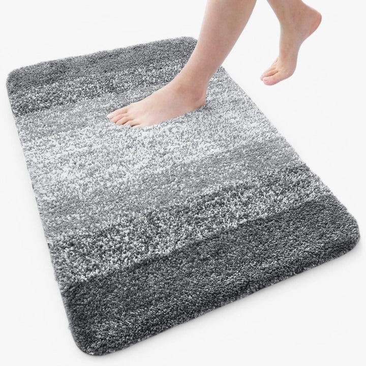 Plush and absorbent microfiber bathroom mat, designed for quick drying.