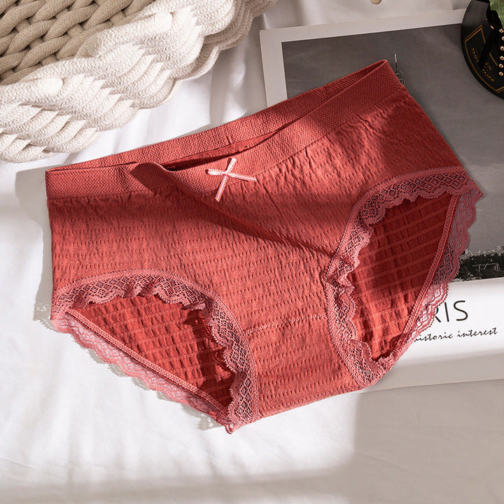 Smooth, soft intimates: women's comfortable underwear with a breathable fit.