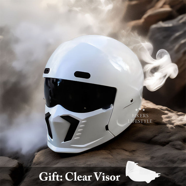 Retro full face motorcycle helmet, a must-have for vintage motorcycle enthusiasts.