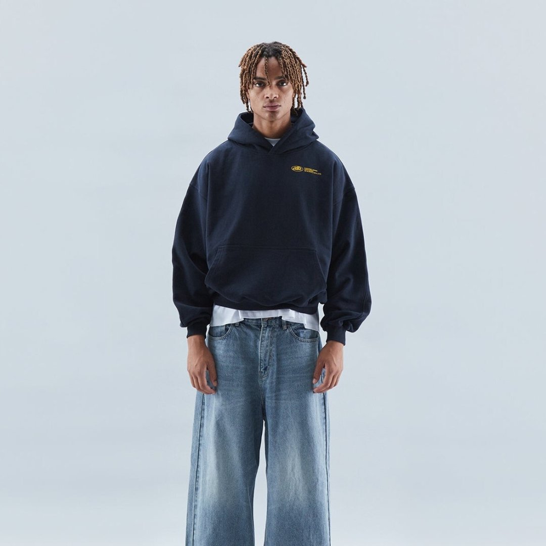 Stylish women's oversized hoodie, perfect for layering in trendy streetwear outfits. Cozy & comfortable.