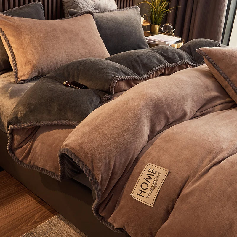 Experience ultimate comfort with this ultra-warm velvet fleece duvet cover.