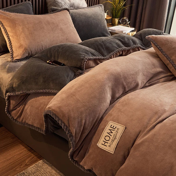 Experience ultimate comfort with this ultra-warm velvet fleece duvet cover.