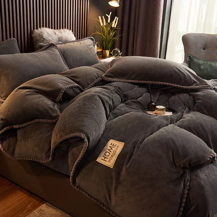 Elegant velvet fleece duvet cover set, perfect for a cozy and luxurious bedroom.