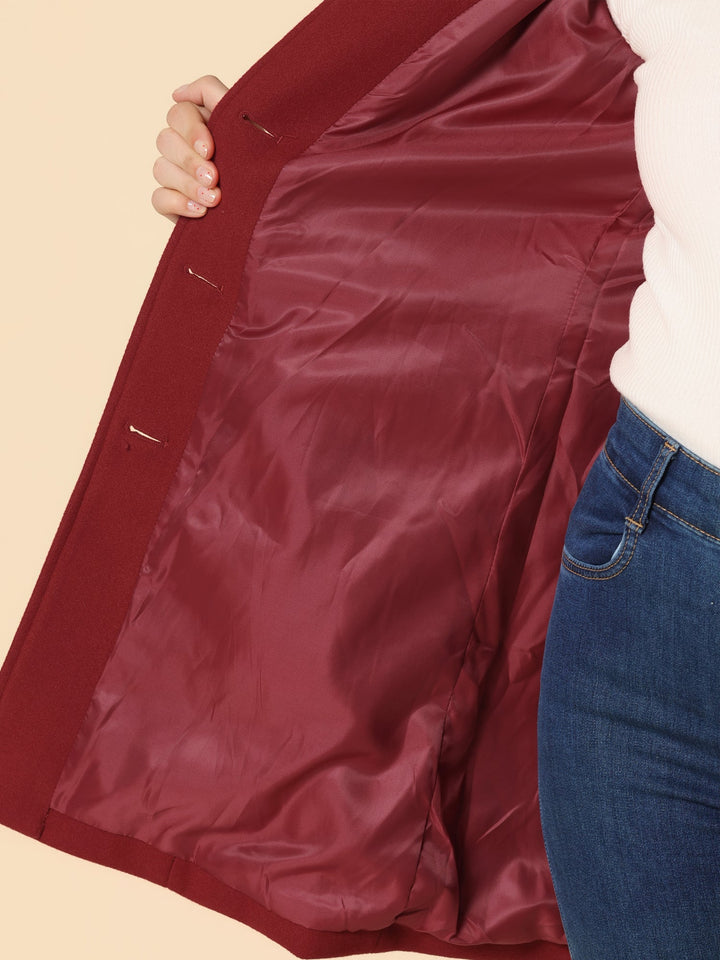 Sophisticated women's single-breasted trench coat. Chic, long outerwear, ideal for elegant winter outfits & office wear.