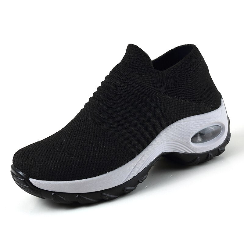Orthopedic comfort shoes for women, lightweight & ideal for walking.