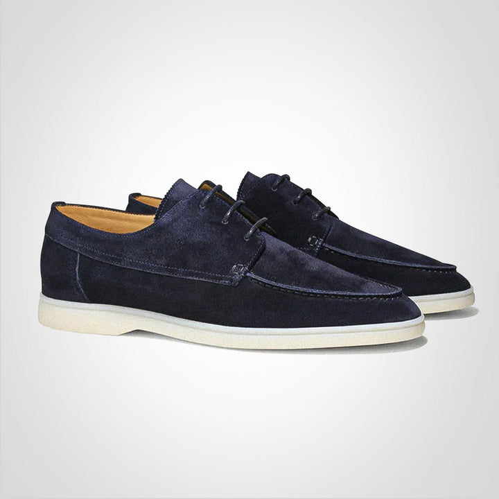 Versatile men's low-top boat shoes with lace-up design, ideal for casual wear and summer outings.