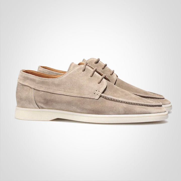 Stylish men's lace-up boat shoes in a classic design, offering comfort and casual style for summer footwear.